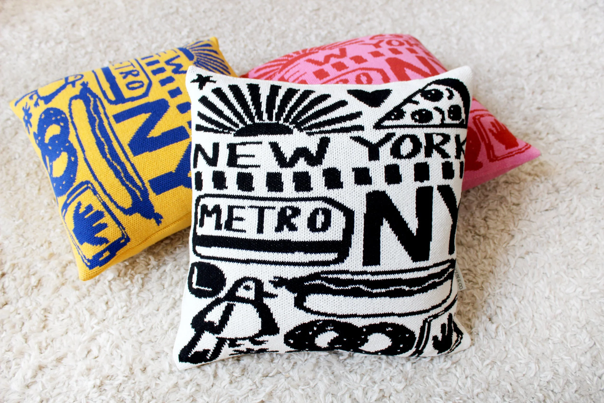NEW YORK KNIT PILLOW — Calhoun & Co.